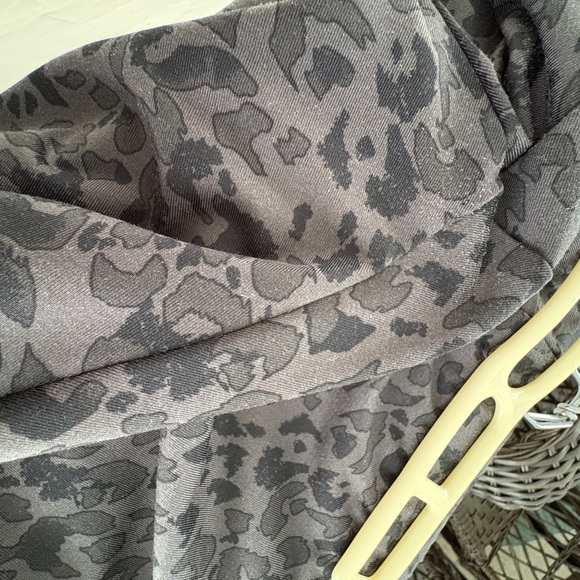 Gray Leopard Print Leggings - Picture 6 of 7